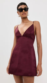 Load image into Gallery viewer, Retrofête Women&#39;s Giavanna Dress, Port, Red, S
