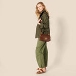 Load image into Gallery viewer, Amazon Essentials Women&#39;s Top Handle Handbag, Tan Faux Crocodile, One Size
