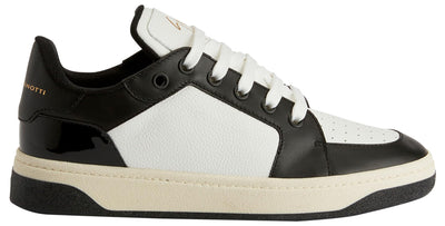 GZ94 Low Top Sneakers, 8, Black/White
