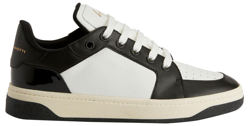 GZ94 Low Top Sneakers, 8, Black/White