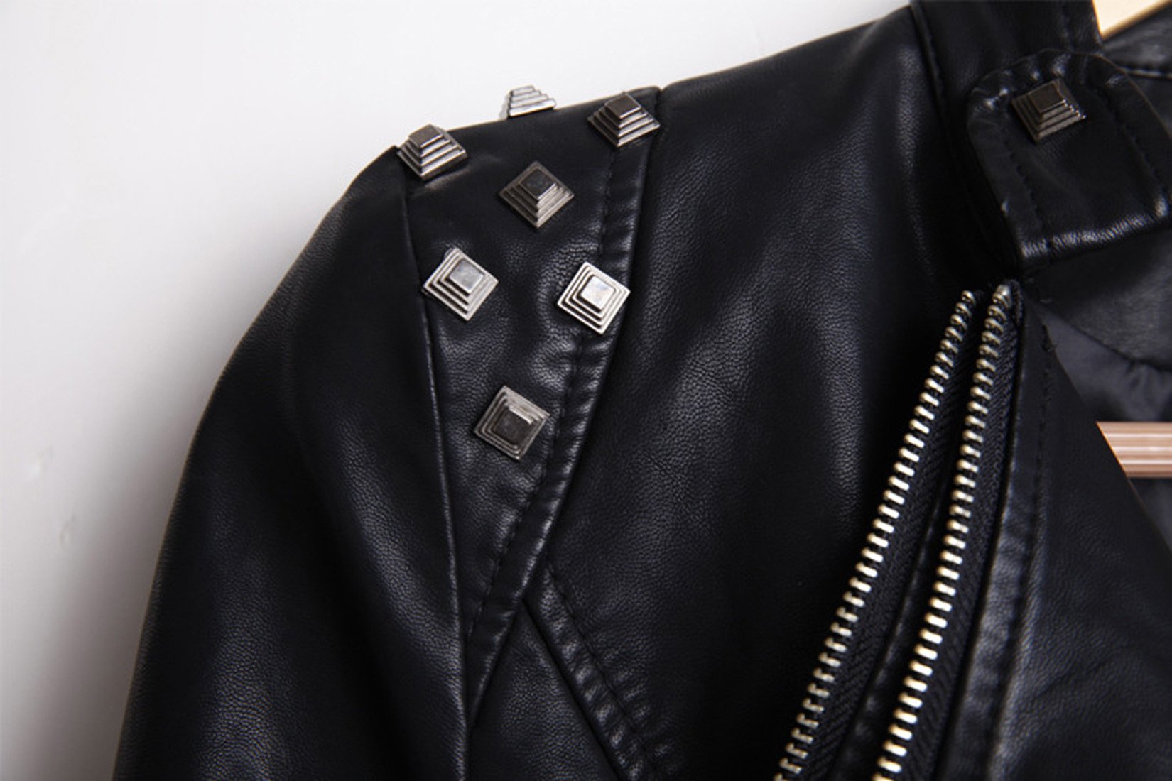 chouyatou Women's Fashion Studded Perfectly Shaping Faux Leather Biker Jacket (Medium, Black)