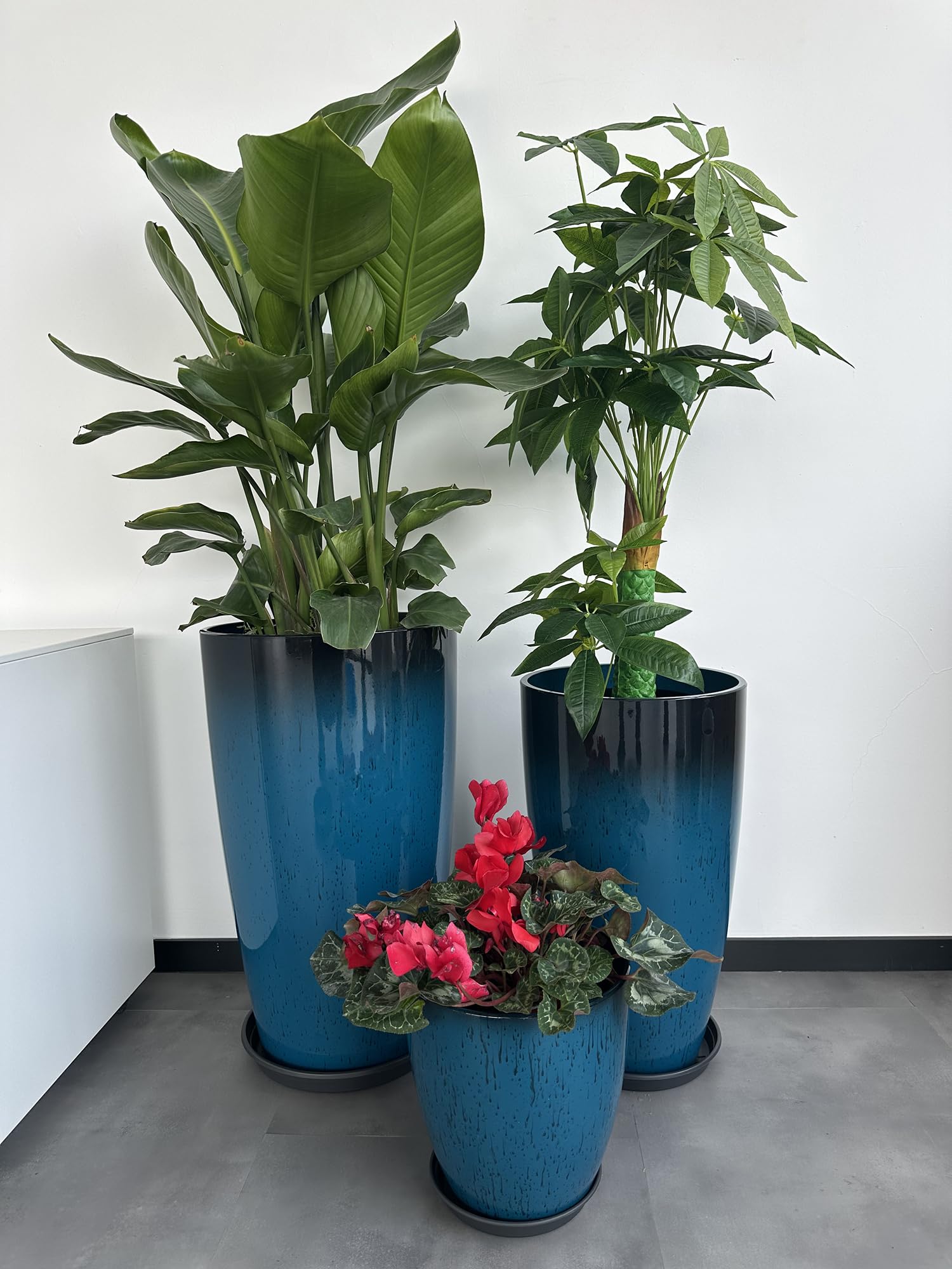 MinCHI257 24,21,11 Inch Large Plastic Planters with Drainage Hole and Saucer - Set of 3 Tall Plant Pots Indoor Flower Pot Tall Round Planters Outdoor Large Tall Planter